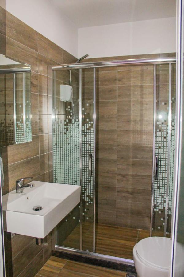 Hotel Golden Shkodra Kültér fotó