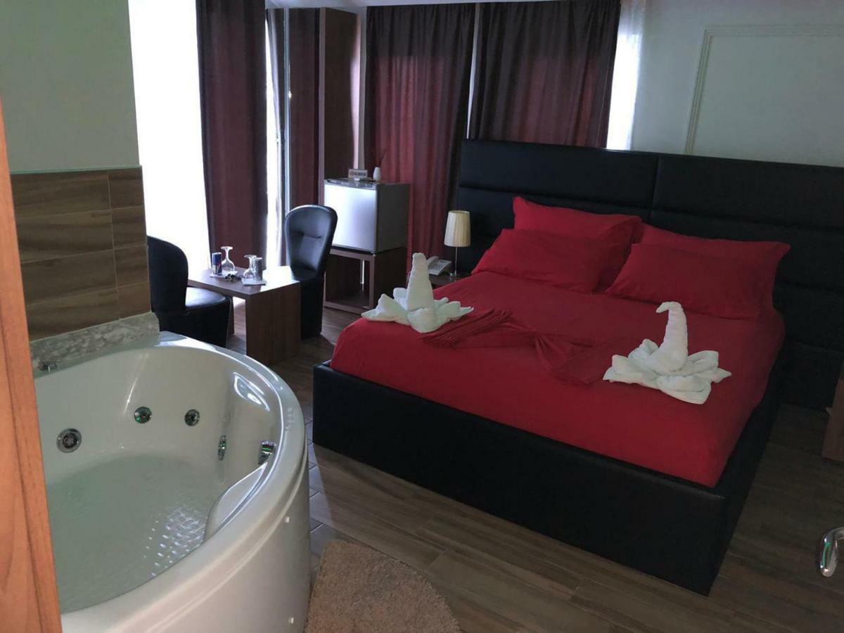 Hotel Golden Shkodra Kültér fotó